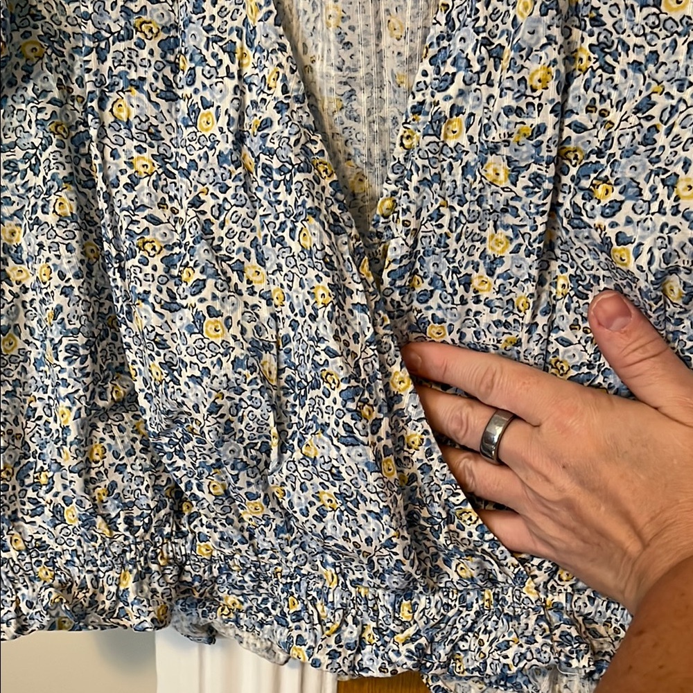 Universal Thread XL Ruffled Flutter Sleeve Blouse, blue & yellow floral - Picture 3 of 7